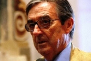 “Se manca cultura e sapere, non c’è attività e lavoro. Come si fa il vino ormai noi italiani lo sappiamo. Bisogna concentrarsi su come si comunica il vino. E l’enologo deve anche comunicare il vino”. Così Riccardo Cotarella presidente Assoenologi