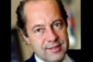 Una bottiglia con le anime nobili dell’Italia del vino per rendere omaggio ai 150 anni dell’Unità del Paese, ‘‘benedetta’’ dal Presidente della Repubblica Giorgio Napolitano a Vinitaly 2010. Le parole di Ettore Riello, presidente di Verona Fiere