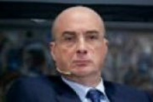 Nel ddl Balduzzi c’è un emendamento che piace agli agricoltori, ma molto meno agli industriali, quello sulla maggiore presenza di frutta nelle bevande. Ne abbiamo parlato con Paolo Russo, presidente della commissione Agricoltura della Camera