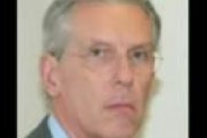 Vino e caffè, due must italiani. Ma se gli appassionati ricordano le bottiglie che degustano, pochissimi sanno cosa hanno bevuto nella tazzina. Il diverso atteggiamento nelle parole di Glauco Savorgnani, docente di Marketing della Cattolica di Milano