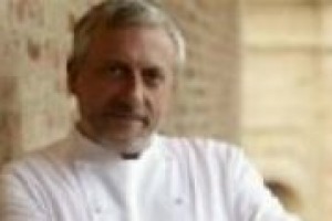 Nell’educazione al gusto del grande pubblico è importante l’azione del food & wine e della cucina nei vari cooking show in tv? Lo abbiamo chiesto a Davide Scabin, chef e patron del Combal.zero di Rivoli e star di Rai Uno con “La terra dei cuochi”