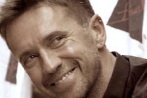 “Meno “paludata” di qualche anno fa, quando ho scritto i miei due libri “Elogio dell'invecchiamento” ed “Il vino degli altri”, ma ancora con un grande bisogno di leggerezza ed autoironia”: la comunicazione del vino vista da Andrea Scanzi