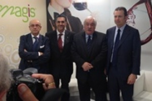 Il progetto “Magis” è ormai una realtà e punta sulle produzioni di vini biologici. Ma la pianta da sola non può produrre vino, quanto deve incidere il lavoro dell’uomo perché il prodotto sia buono e resti bio? Lo abbiamo chiesto al professor Scienza