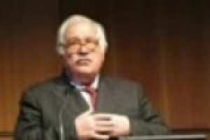 Il rapporto tra scienza e vigna, tra grandi innovazioni che hanno semplificato il lavoro dei contadini ed il rischio di omologazione del risultato finale, il vino. Ne abbiamo parlato con il professor Attilio Scienza, tra i massimi esperti del settore