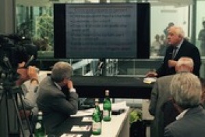 “Dobbiamo rompere questa immagine negativa che si ha verso la scienza. La scienza aiuta tutti, non solo le grandi multinazionali, va solo applicata bene, anche nel vino. La comunicazione deve essere però l’elemento esorcizzante”. Così Attilio Scienza