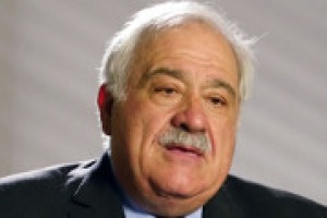 “La sfida del futuro è produrre più vino senza perdere in qualità nei nostri territori. Dove la tradizione è importante ma non deve essere un limite. Anche per ridare un reddito dignitoso ai viticoltori”. Così a WineNews il professor Attilio Scienza