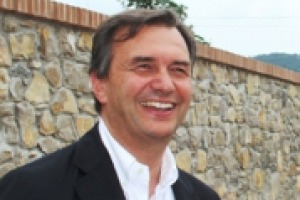 Il Seminario Veronelli compie 30 anni e, sotto la nuova presidenza di Angela Maculan, guarda al futuro tra novità e maggior supporto alle aziende del vino, sempre seguendo di” Gino”. A WineNews le parole del consigliere Paolo Pizziol