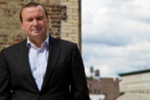 Il vino italiano come bene su cui investire, al pari delle etichette francesi: ecco la sfida, che sta vincendo, di Sergio Esposito, da più di 30 anni nel mondo del vino italiano ed a capo del primo fondo d’investimento sulle bottiglie del Belpaese