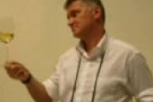 ‘Gli acquisti di vino al supermercato crescono e si polarizzano su due fasce di prezzo: sotto ai 3 euro e sopra ai 5 euro. Bene anche le bottiglie di qualità superiore’. Così Sergio Soavi, Coop Italia ‘Gli acquisti di vino al supermercato crescono e si polarizzano su due fasce di prezzo: sotto ai 3 euro e sopra ai 5 euro. Bene anche le bottiglie di qualità superiore’. Così Sergio Soavi, Coop Italia