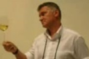 Consumatori evoluti che cercano nella Gdo bottiglie di qualità a prezzi convenienti, comunicazione insistente sui rischi e non sui benefici del vino, e una crisi ancora da decifrare. Le riflessioni di Sergio Soavi, marketing manager di Coop Italia