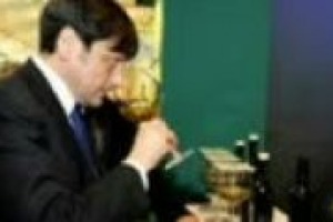 Ridare lustro alla bandiera enoica del rosato italiano, troppo in fretta ammainata, che unisce tutta Italia e conquista giovani e nuovi mercati che chiedono vini più ‘‘semplici’’. Così l’Assessore delle Risorse Agricole della Puglia, Dario Stefàno