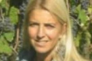 Può una piccola e giovane cantina italiana arrivare a produrre etichette per uno storico colosso straniero? Si, se racconta storie di un territorio e di un produttore. Come Giovanna Tantini, che nel veronese produce etichette per Fortumn & Mason ...