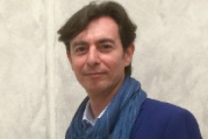 Il ruolo sempre più importante della sala, la gestione della cantina e della carta dei vini, il rapporto con i clienti, sempre più esigenti e preparati, che è cambiato: a WineNews Alessandro Tomberli, direttore di sala del “mito” Enoteca Pinchiorri