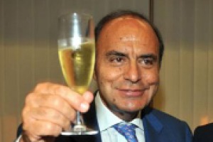 Il mondo del vino chiede una campagna istituzionale che lo leghi a cultura, arte, bello, cucina, stile di vita, attraverso il celebre giornalista Bruno Vespa. Che dice: “c’è tempo prima di Expo, dobbiamo raccontarci come fanno i francesi”