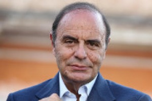 “Dalla terza stella di Heinz Beck a Piero Antinori ed Angelo Gaja, in questi 20 anni, a Porta a Porta, il wine & food ha avuto sempre una sua centralità”. A WineNews, il decano del giornalismo italiano, e viticoltore in Puglia, Bruno Vespa