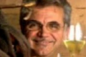 Il tempo lento dell’agricoltura e quello veloce dell’economia sono davvero inconciliabili? Non per Mattia Vezzola, enologo tra i più apprezzati d’Italia, che da trent’anni cura la cantina di Bellavista, in Franciacorta, del gruppo Terra Moretti