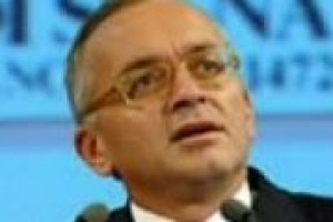 ‘‘Per superare la crisi e supportare la ripresa dell’export stiamo assistendo le aziende vinicole con tutti gli strumenti che abbiamo a disposizione’’. Lo dice il direttore generale di Banca MPS, Antonio Vigni, ai microfoni di WineNews