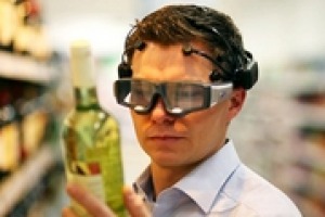 “I fattori che condizionano il consumatore medio sulla scelta di un vino sono molteplici: gli asiatici sono colpiti da colori e brand. In Italia quello che colpisce, sono profumi, storia e abbinamento”. Così Vincenzo Russo, esperto di neuromarketing