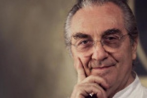 “Vivere è pericoloso, si può anche morire”. Nella massima di Gualtiero Marchesi, a WineNews, il ricordo di Sara Vitali, al suo fianco dal 1993 come consulente per la comunicazione. Omaggiato anche da Davide Oldani e dal Gastronauta Davide Paolini “Vivere è pericoloso, si può anche morire”. Nella massima di Gualtiero Marchesi, a WineNews, il ricordo di Sara Vitali, al suo fianco dal 1993 come consulente per la comunicazione. Omaggiato anche da Davide Oldani e dal Gastronauta Davide Paolini