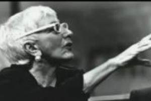 ‘L’Italia è protetta dal dio del vino e della sregolatezza, Dioniso’. Parola di Lina Wertmuller, la ‘signora’ del cinema italiano. ‘Studiando comunicazione dai francesi possiamo batterli sul vino’...