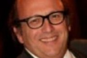 Alcune maison di Champagne hanno ridotto il peso delle bottiglie per abbattere le emissioni di trasporto. Il commento di Maurizio Zanella, presidente del Consorzio del Franciacorta, una delle denominazioni più intraprendenti delle bollicine italiane