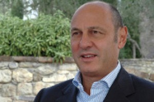 Dalla Gran Selezione all’andamento sui mercati internazionali, dall’Expo alla prossima vendemmia: a WineNews Sergio Zingarelli, riconfermato alla presidenza del Consorzio Chianti Classico, tra bilanci e obiettivi futuri della denominazione toscana