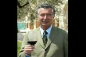 ‘L’euro forte sul dollaro crea problemi all’export di vino italiano su certi mercati. Paghiamo condizioni svantaggiose. Le soluzioni? Deve trovarle la Banca Centrale Europea’. Così Gianni Zonin