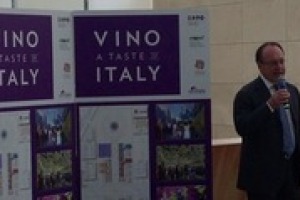 “Il visitatore troverà un percorso fatto di emozioni che andranno a toccare la sensorialità, dalla vista al tatto. E nella “Biblioteca del vino” si potrà conoscere meglio questo prodotto”. Il dg VeronaFiere Giovanni Mantovani sul Padiglione Vino