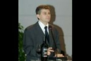 Serve una valutazione accorta per conciliare la tradizione dei nostri prodotti con tappi e contenitori innovativi: parola di Piero Mastroberardino, presidente di Federvini