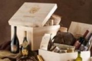 “A Natale fa sempre piacere ricevere una bella bottiglia: il vino è ancora un’idea di un regalo che attrae. Basti pensare che le spese natalizie in enoteca influiscono per il 50% negli acquisti annuali”. A dirlo Giovanni Longo dell’Enoteca Longo