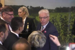 &ldquo;Il vino e la cooperazione modelli che funzionano, il mondo ci chiede il made in Italy, dobbiamo aiutare le imprese a portarglielo, non facendo pi&ugrave; leggi ma tagliandole&rdquo;: da Vi.Vite il candidato premier del M5S Luigi di Maio