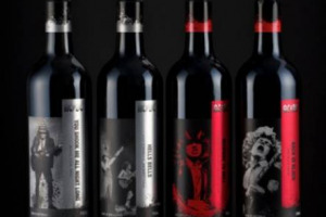 DAL PALCO AL VIGNETO: IL LEGAME INDISSOLUBILE TRA MUSICA E VINO, CHE VA DAGLI AC/DC, CUI L&rsquo;AUSTRALIANA WERBURE ESTATE DEDICA UNA GAMMA DI QUATTRO BOTTIGLIE, AD AL BANO, CHE PRODUCE IL DON CARMELO DAL LONTANO 1973