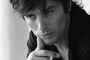 DA CH&Acirc;TEAU LATOUR A CH&Acirc;TEAU LAFITE, DA CH&Acirc;TEAU HAUT-BRION A CH&Acirc;TEAU MOUTON-ROTHSCHILD, DA CHEVAL BLANC A PETRUS: LA COLLEZIONE DI VINI DI ALAIN DELON FINISCE ALL&rsquo;ASTA, IL 26 NOVEMBRE A PARIGI