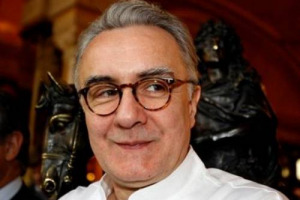 In uscita per Châteaux & Hôtels Collection, il brand di Alain Ducasse “Les Tables de la Collection 2015”, la nuova raccolta di ristoranti e bistrot che si contraddistinguono per la qualità della loro cucina. In crescita le segnalazioni dall’Italia