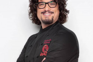 “Ah la maturità, bei tempi. Non studiavo tantissimo, il giusto. Ma dovevo mangiare a orari prestabiliti perché il mio cervello funzionasse un po’ meglio”. I consigli dello chef Alessandro Borghese ai maturandi, nella campagna #NoPanic! del Ministero