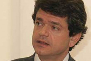 IN ITALIA CALANO I CONSUMI DI CIBO E VINO, MA AUMENTANO QUELLI DI SERVIZI, ABBIGLIAMENTO E TECNOLOGIA, PARADOSSO IN UNA SOCIETA’ CHE LAMENTA LA DIMINUZIONE DEL POTERE DI ACQUISTO? RISPONDE ANDREA SEGRÈ, PRESIDE DELLA FACOLTÀ DI AGRARIA DI BOLOGNA