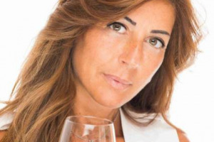 &ldquo;I miei vini per la Carlsberg (private label)&rdquo;: Angela Velenosi, alla guida della Velenosi Vini, racconta a WineNews l&rsquo;incontro-unicum con il colosso mondiale della birra e l&rsquo;azienda marchigiana. Risultato? &ldquo;Sofio&rdquo;, una linea di vini dedicata