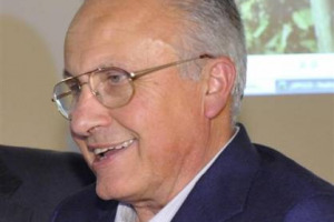 ANGELO GAJA LEGGE LA &ldquo;CRISI ASTIGIANA&rdquo; &hellip; &ldquo;L&rsquo;ESUBERO DI PRODUZIONE HA FATTO COMODO A MOLTI, ANCHE AD IMBOTTIGLIATORI CHE ACQUISTANO ALL&rsquo;INGROSSO A PREZZI STRACCIATI. ELEVATE RESPONSABILIT&Agrave; POLITICHE. VITICOLTORI VITTIME DI UN MECCANISMO PERVERSO ...&rdquo;