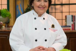 IL 14 SETTEMBRE SARÀ CONSEGNATO ALL’ITALOAMERICANA MARY ANN ESPOSITO IL PREMIO “ARTUSI 2013”, RICONOSCIMENTO ASSEGNATO DA CASA ARTUSI, PER “AVER PORTATO DA OLTRE 20 ANNI, NELLE CASE DEGLI AMERICANI, LA MIGLIORE TRADIZIONE DELLA CUCINA ITALIANA”