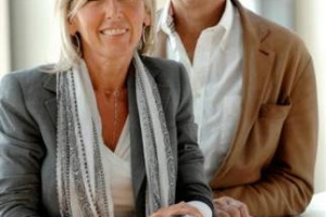 “THINK LOCALLY, SELL GLOBALLY”, IN UNO SLOGAN LA FILOSOFIA AZIENDALE DELLA MARCHESI DI BAROLO, UNA DELLE PIU’ IMPORTANTI GRIFFE DELLE LANGHE, OGGI SALDAMENTE CONDOTTA DA ERNESTO E ANNA ABBONA… LA BOTTIGLIA DI BAROLO 1920 IN DONO AL PRESIDENTE CIAMPI