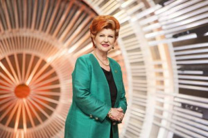 La chef Annie Féolde è stata confermata giudice nel programma televisivo Top Chef Italia, insieme a Giuliano Baldessari e Mauro Colagreco. Prima donna stellata in Italia, la cuoca di Enoteca Pinchiorri dovrà scegliere fra 16 talenti professionisti