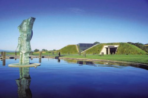 Da Ysios Winery, la cantina della Rioja firmata da Santiago Calatrava al Castello di Amorosa, in stile &lsquo;500 Toscano, nel cuore della Napa Valley: ecco le &ldquo;10 Meraviglie Architettoniche del Mondo del Vino&rdquo; by &ldquo;The Drinks Business&rdquo;