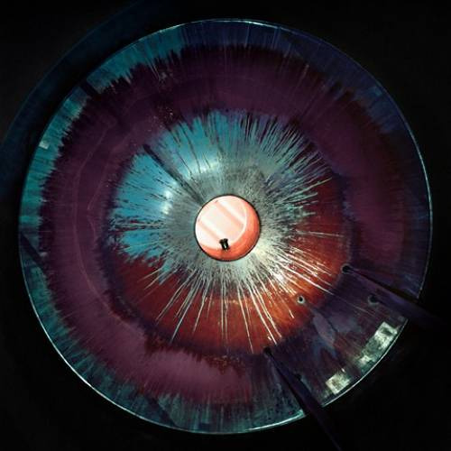 Ecco l’opera Senza titolo (una botte di ferro) di Elisa Sighicelli per Artisti per Frescobaldi