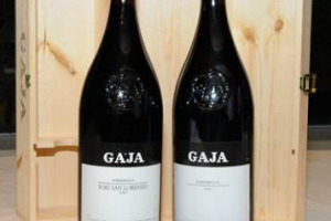 HONG KONG: TRA PREGIATI TARTUFI BIANCHI DI ALBA E VINI DI GAJA, L&rsquo;&Eacute;LITE DELLA CITT&Agrave;-STATO, RIUNITASI PER UNA SERA ALL&rsquo;&rdquo;8 &frac12; OTTO E MEZZO&rdquo;, HA RACCOLTO L&rsquo;ESORBITANTE CIFRA DI 16,4 MILIONI DI STERLINE, CHE FINANZIERANNO LA CHARITY LOCALE MOTHER&rsquo;S CHOICE