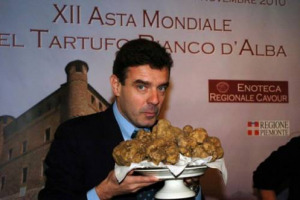 TARTUFO D’ALBA & MONDO DEL CINEMA: DA HAYWORTH A MONROE, DA HITCHCOCK A LOREN, LE PIÙ CELEBRI STELLE DELLA STORIA DEL CINEMA SONO STATE CONTAGIATE DA PASSIONE PER L’INIMITABILE FUNGO. ECCO L’ATOUT 2012. LA FIERA SI PRESENTA A TORINO IL 26 SETTEMBRE