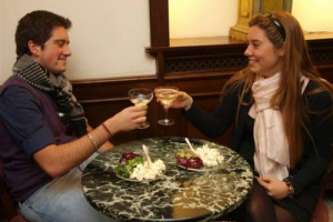 Il segreto di un rapporto di coppia longevo? Sta nel bere insieme, come rivela una ricerca pubblicata dal &ldquo;Journals of Gerontology&rdquo;, secondo cui condividere una bottiglia non &egrave; solo un piacere, ma aiuta a rafforzare la relazione con il partner