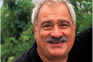 “Verso una nuova alleanza tra genetica e vite”: è questo, secondo molti, il futuro della viticoltura italiana e mondiale. E non vuol dire Ogm. Il 4 marzo il gotha della ricerca, con produttori ed istituzioni, si confrontano a Susegana (Treviso)