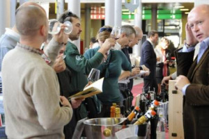 USA, TENGONO I CONSUMI DI VINO MA SI BEVE A PREZZO PI&Ugrave; BASSO. FEDAGRI: &ldquo;QUELLO DEGLI STATES E&rsquo; PER IL VINO DELLE NOSTRE COOPERATIVE IL SECONDO MERCATO, DOPO LA GERMANIA; MERCATO CHE PER LE NOSTRE 423 CANTINE VALE OGGI 350 MILIONI DI EURO&rdquo;