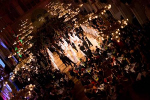 Il Prosecco scende ancora in campo per il solidale: sar&agrave; a fianco della Croce Rossa al grande ballo di beneficenza nelle sale del Municipio di Vienna il 17 novembre, con il progetto &ldquo;Il giro del mondo in 80 balli&rdquo; per ragazzi con &ldquo;esigenze speciali&rdquo;