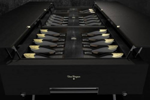 Il top della produzione di Dom P&eacute;rignon in 23 bottiglie, racchiuse in un baule, sotto il martello virtuale di Auctionata - Paddle8, per un&rsquo;asta in streaming il 10 dicembre: ecco &ldquo;La Malle Pl&eacute;nitude by Dom P&eacute;rignon&rdquo;, base d&rsquo;asta 36.000 euro